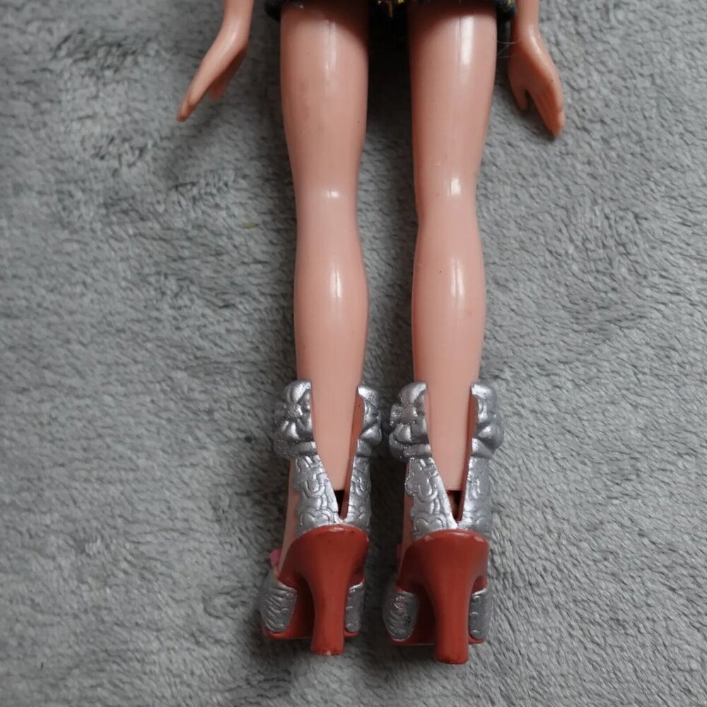 Bratz Play Doll Cloe Straight Blonde Hair Casual Outfit Top Skirt - Picture 9 of 11